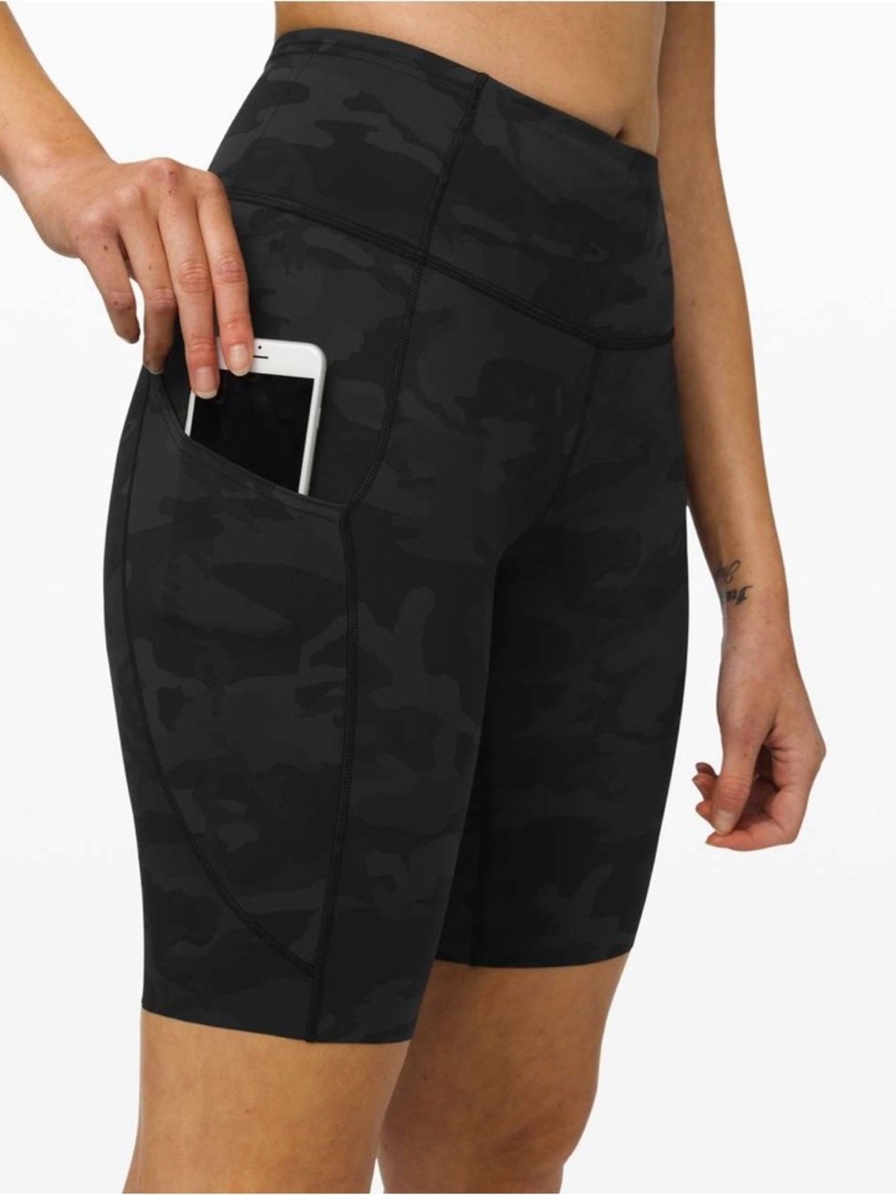Lululemon fast and free biker shorts 10" camo size 6 gym training